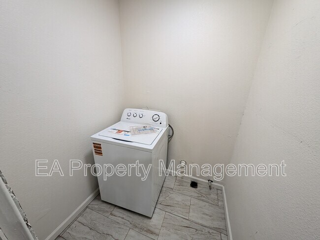 Building Photo - 1202 Truman St SE