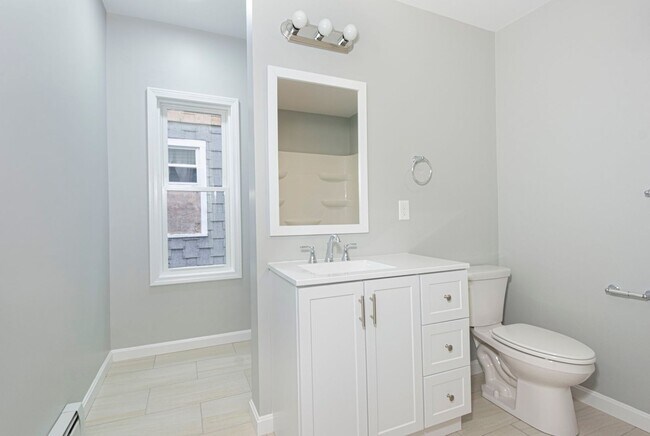 Building Photo - Remodeled 3 bedroom 1  bathroom 2nd Floor