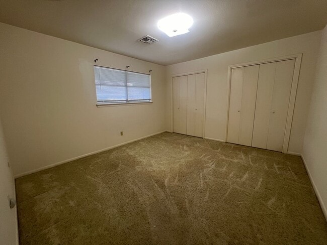 Building Photo - Duplex *LEASING SPECIAL AVAILABLE*