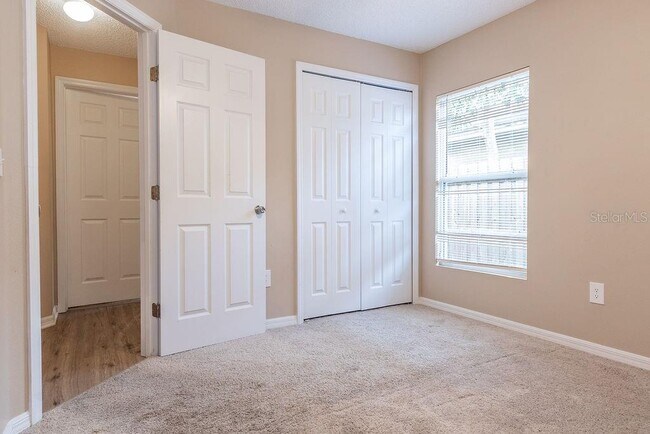 Building Photo - 565 Blue Water Ave