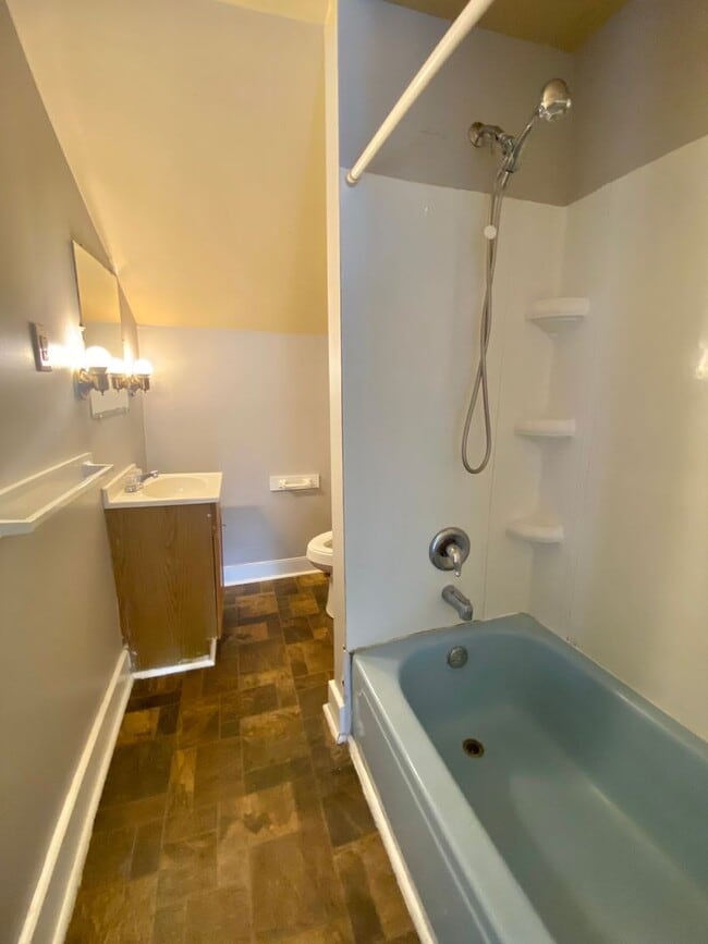 Building Photo - Charming 2BR, 1BA and a bonus room in Lancaster City