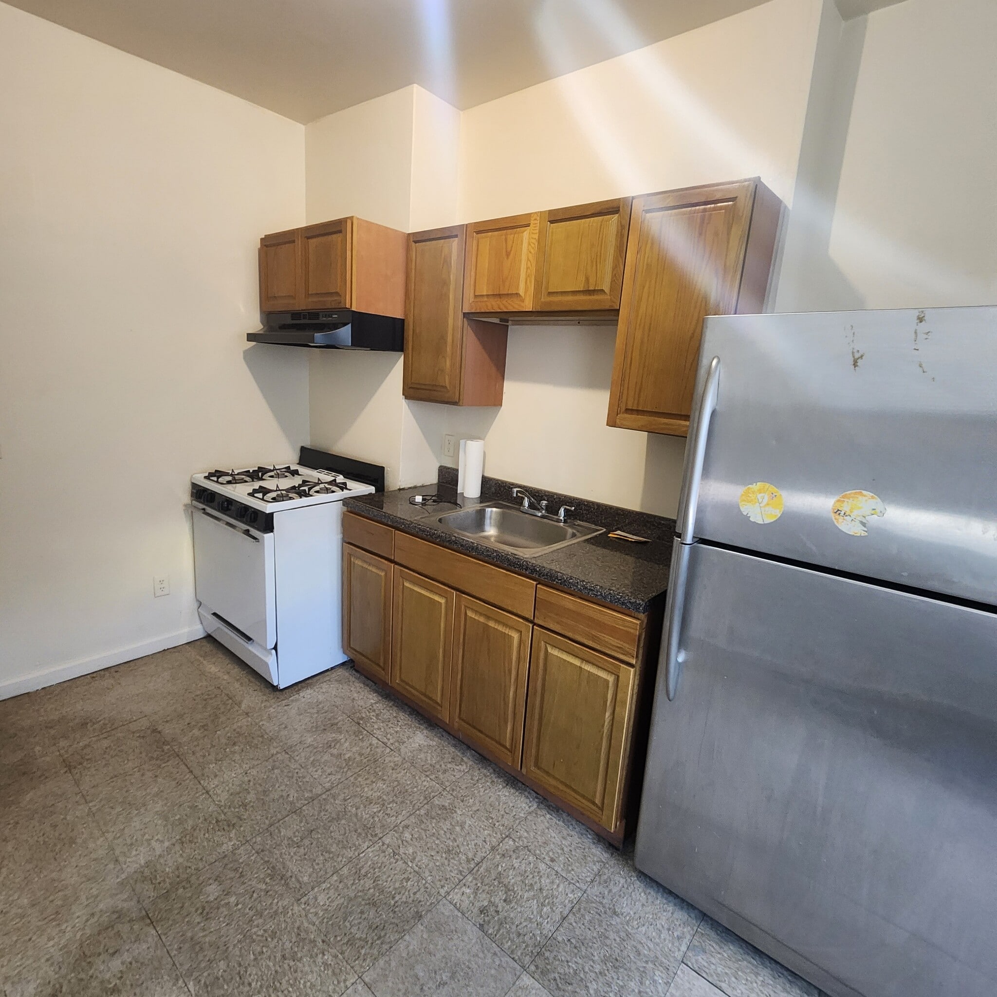 Building Photo - 651 S 13th St