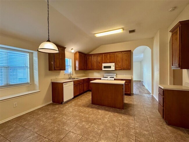 Building Photo - 227 Ashwood N
