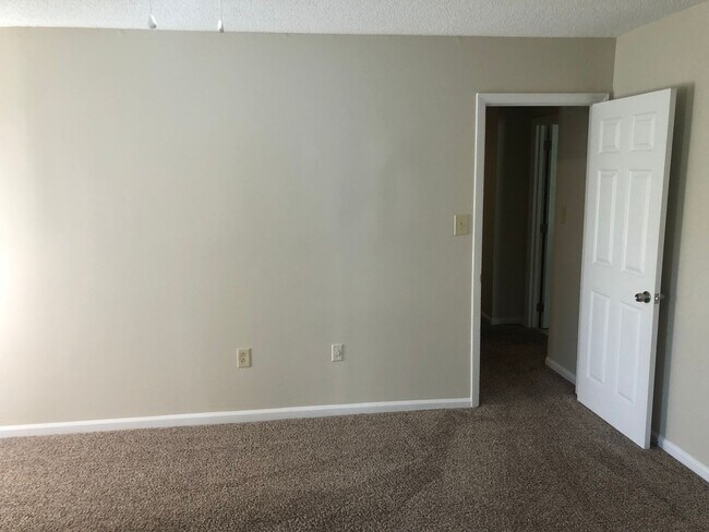 Building Photo - Wonderfully updated 3 bedroom 2 bath ranch...
