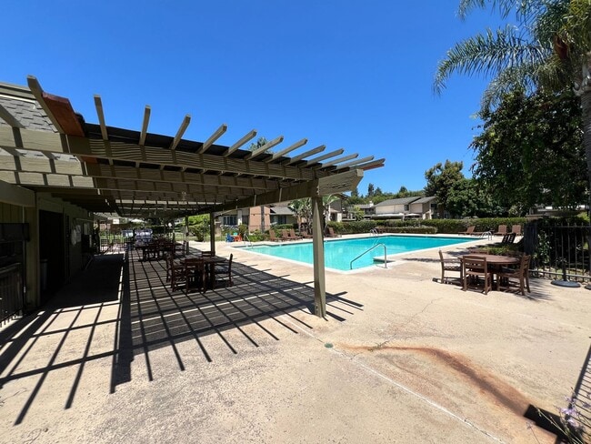 Building Photo - Spacious & Stylish Mission Plymor Townhome! 2 Assigned Parking! AC!