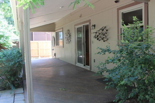Building Photo - Gorgeous 2 Story Home in Columbine West!