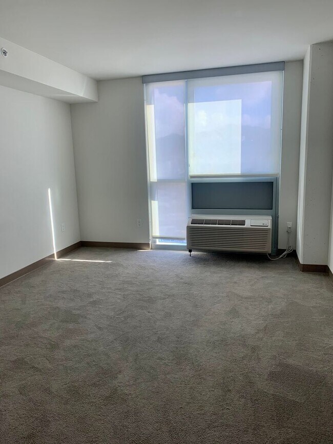 Building Photo - 2 bedroom unit in Kakaako!