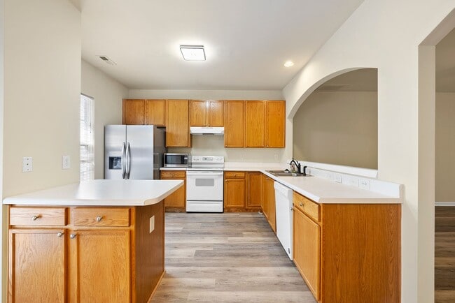 Building Photo - %16 Walnut Woods DR