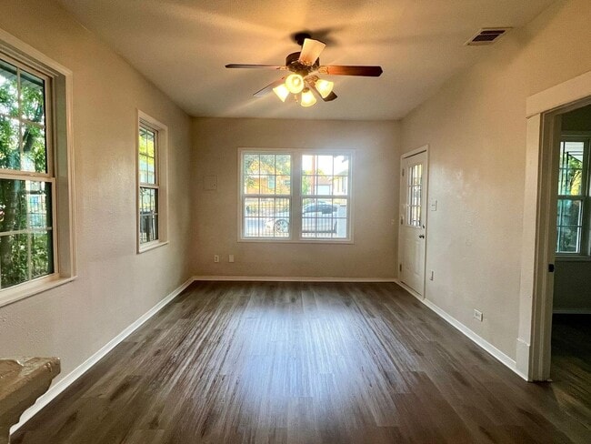 Building Photo - 106 Regina St