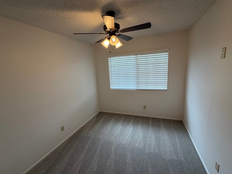 Building Photo - 3439 W Peppertree Ln