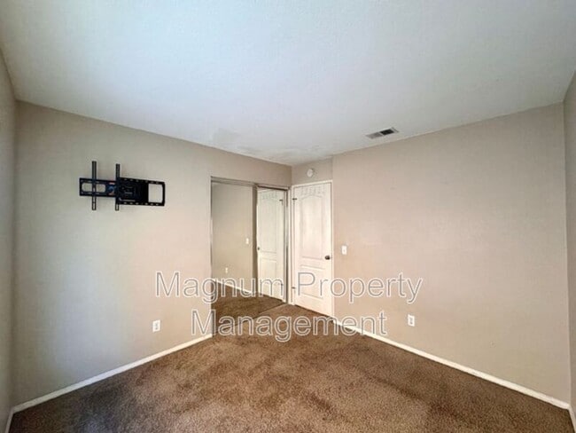 Building Photo - 40085 Temecky Way