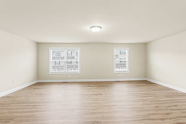 Building Photo - Three bedroom, 2.5 townhome in Mechanicsburg near Trindle Rd.