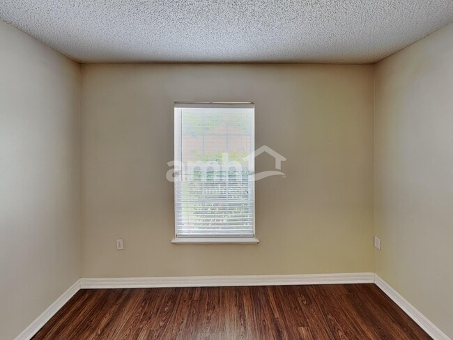 Building Photo - 6606 Gentle Oaks Dr N