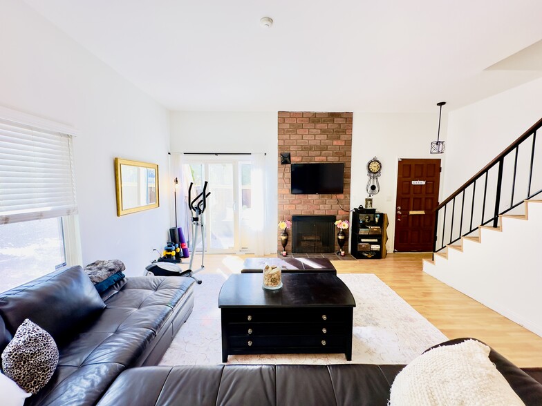 Living Room1.3 - 1307 Aviation Blvd