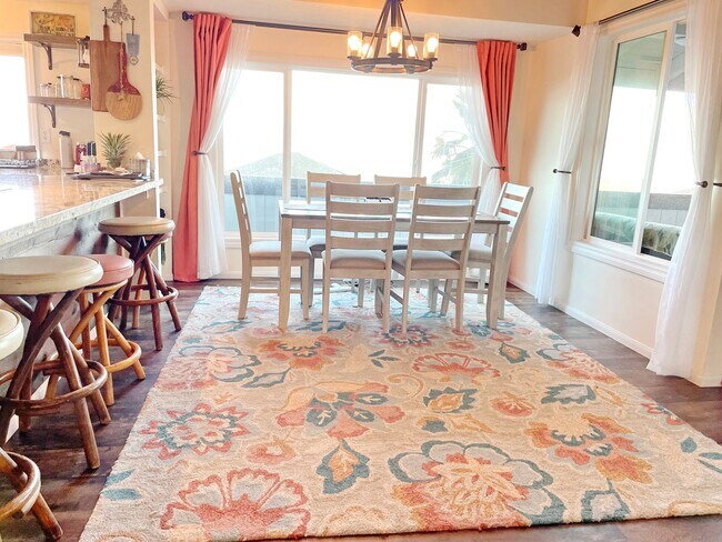 Building Photo - Wailuku Heights Executive Style 3Bed/2Bath Furnished Upstairs Home - Pool w/ cabanas - Most Utili...