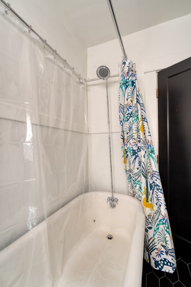 Building Photo - 2215 SE Powell Blvd