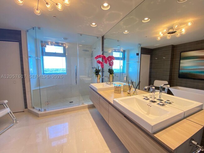 Building Photo - 17301 Biscayne Blvd