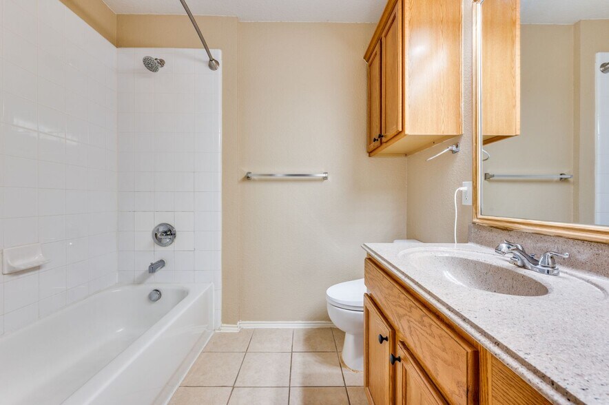 Building Photo - 1117 Red Hawk Dr