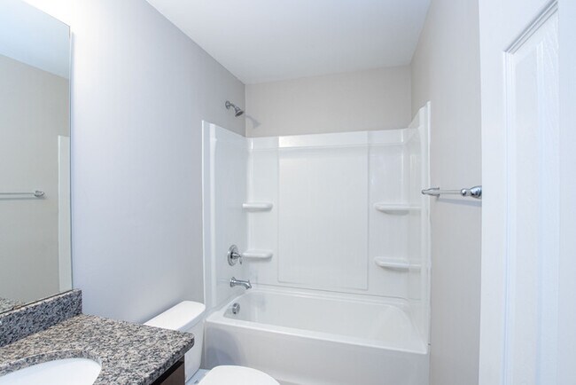 Building Photo - Stunning 3-Bedroom in Northwestern School District with Pool Access & Garage | AUGUST MOVE IN SPE...
