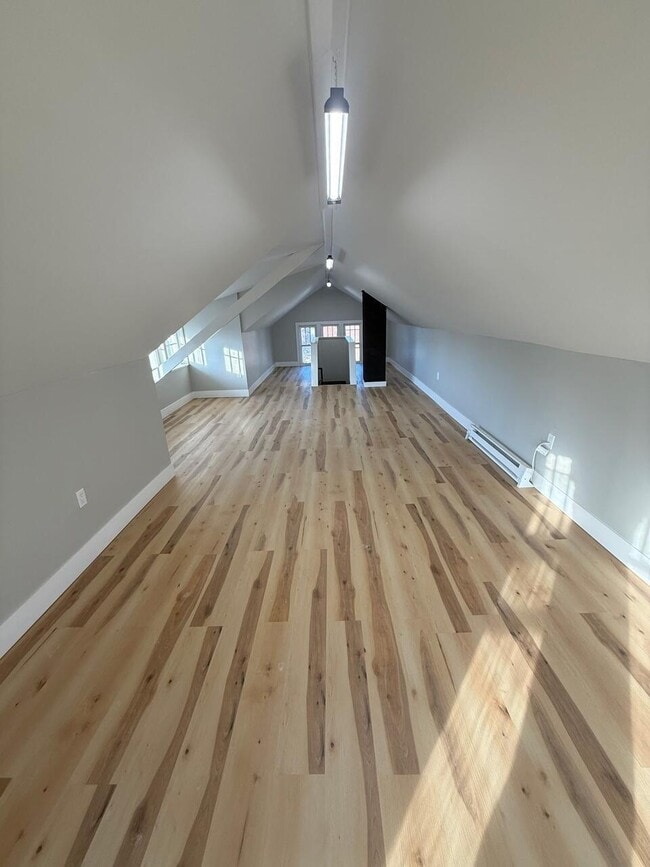 Building Photo - 533 Fairwood Ave