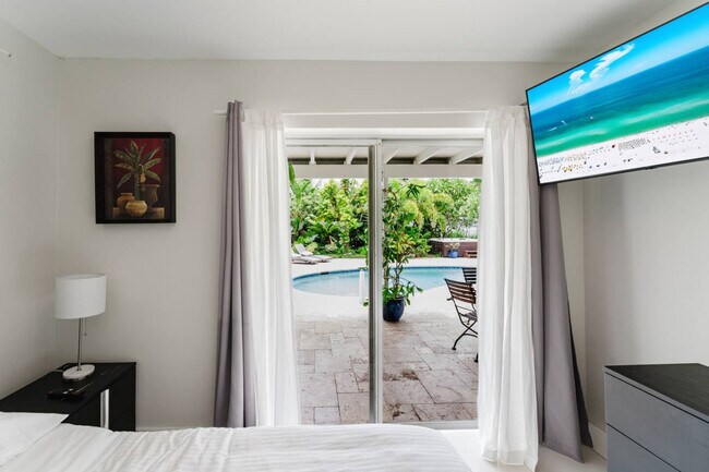 Building Photo - 4017 Monroe St