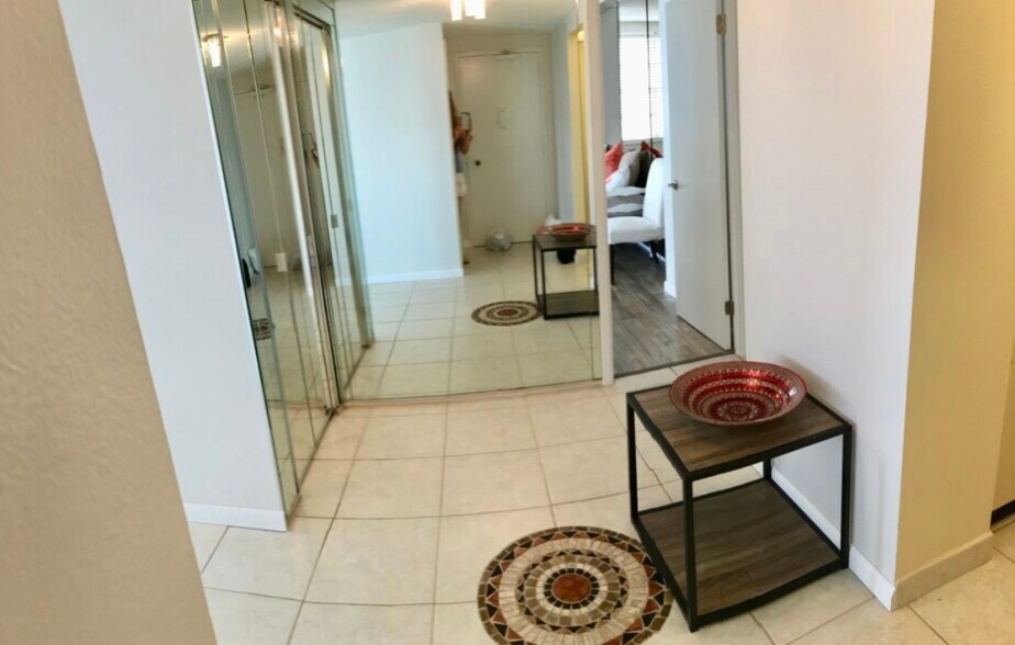 Condo's entrance - 1950 S Ocean Dr