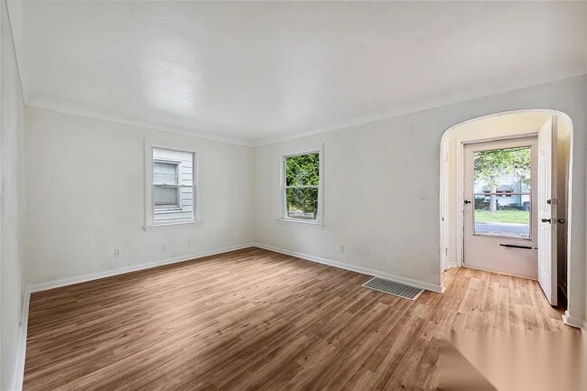 Building Photo - 909 Turner Ave
