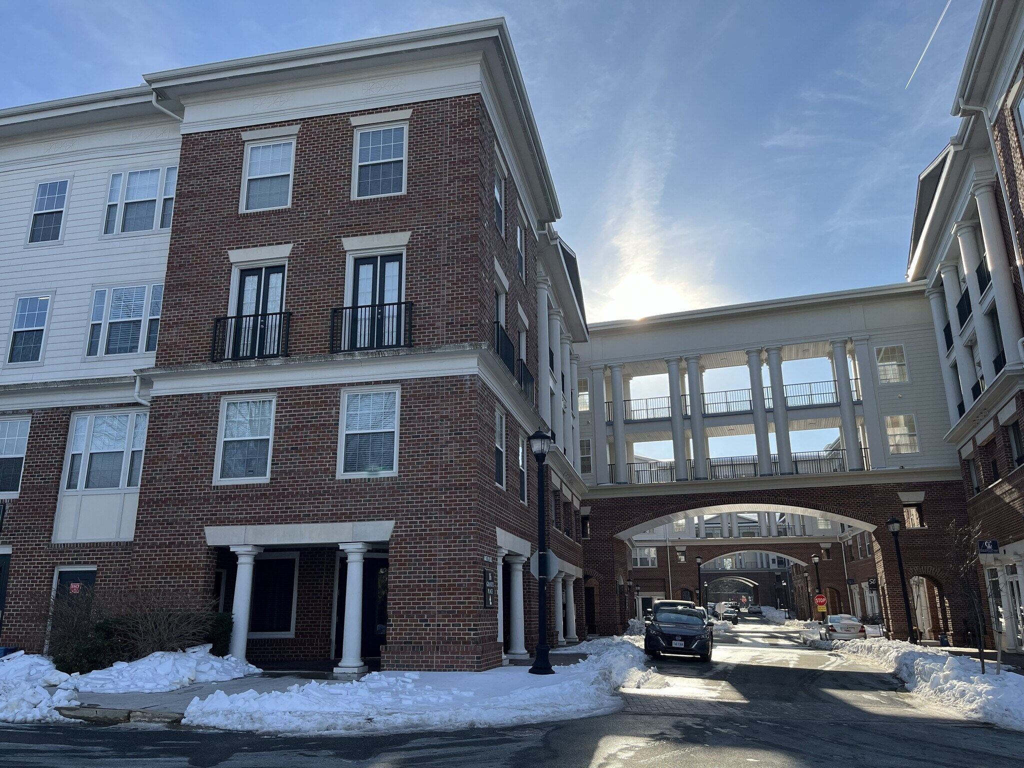 Building Photo - 27 Booth St