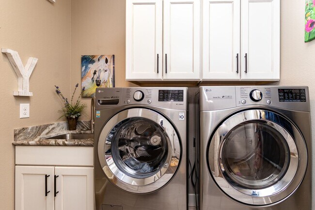 Building Photo - Stunning Flying Horse Patio Home with Stunning Views!!