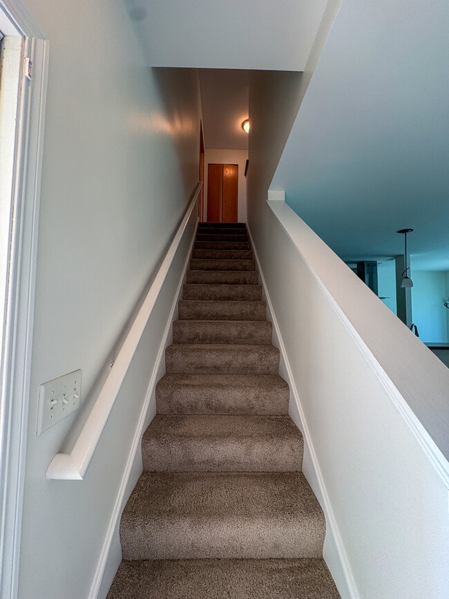 Building Photo - 1453 Millbrook Dr
