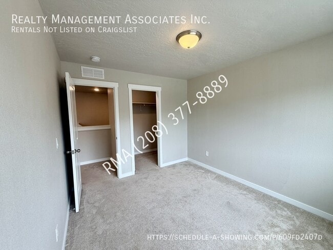 Building Photo - 396 N Traquair Ln