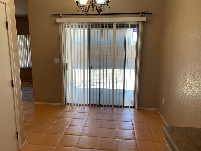 Building Photo - Wonderful 3 bedroom 2.5 bath home located in the golf course community of Western Skies