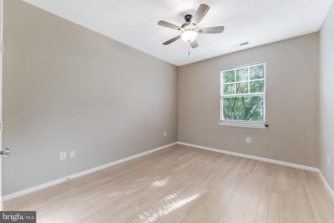 Building Photo - 12954 Centre Park Cir