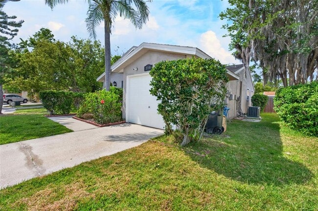 Building Photo - 210 Lake Charles Ct