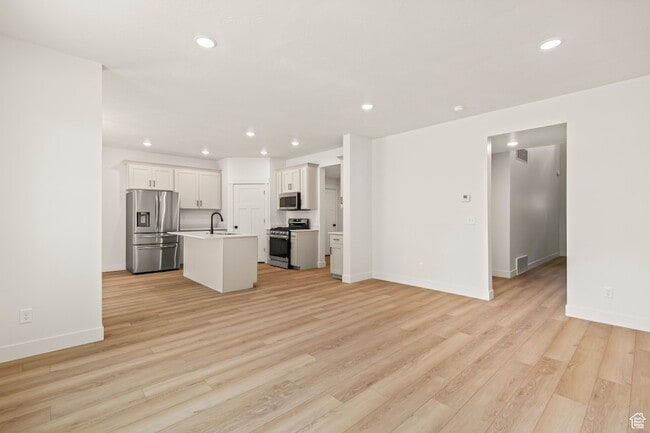 Building Photo - 150 S 100 E