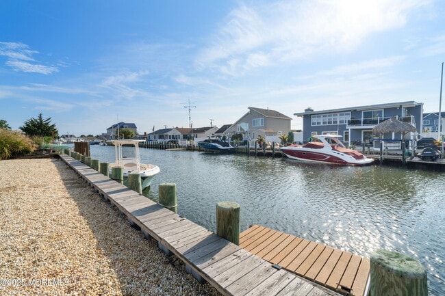 Building Photo - 825 Leeward Dr
