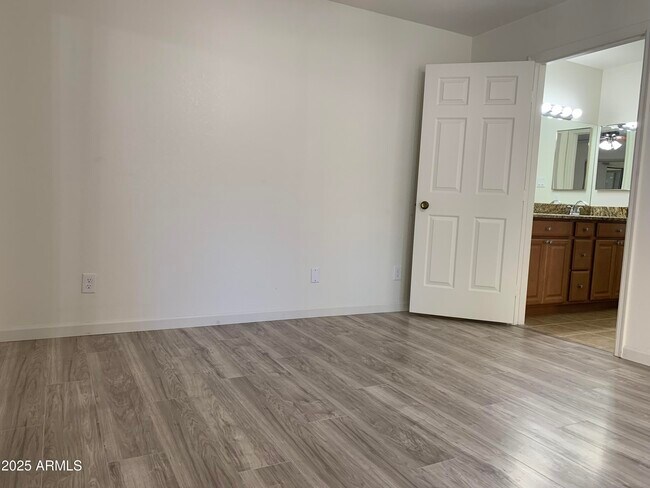 Building Photo - 9445 N 94th Pl