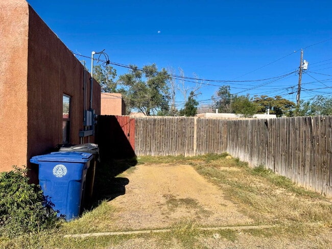 Building Photo - 1 bedroom / 1 bath close to KAFB and I-25 Move-in Special!