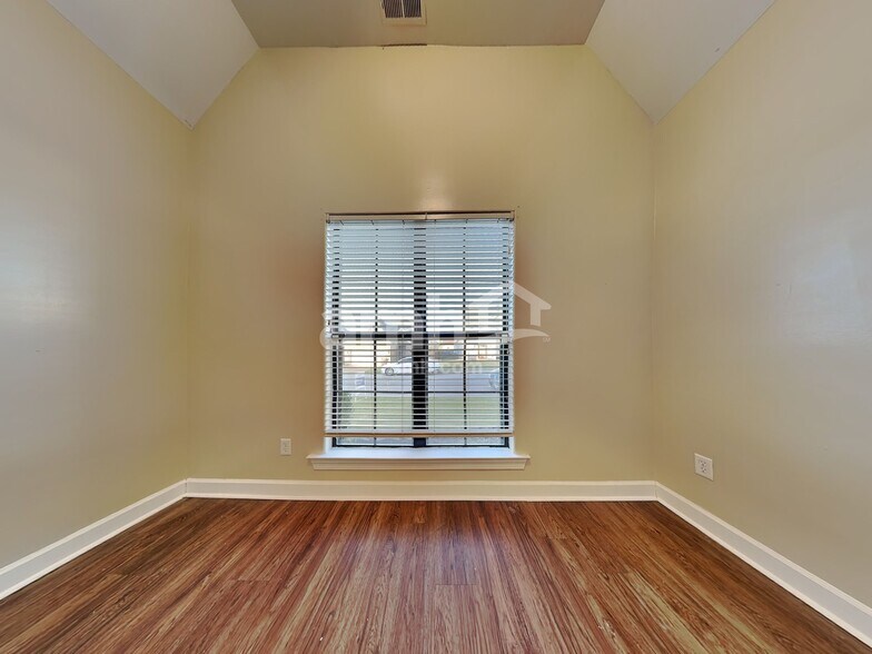 Building Photo - 7965 River Mist Dr