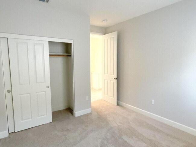 Building Photo - 4807 Valerio St