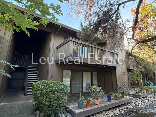 Primary Photo - 1009 Fulton Ave