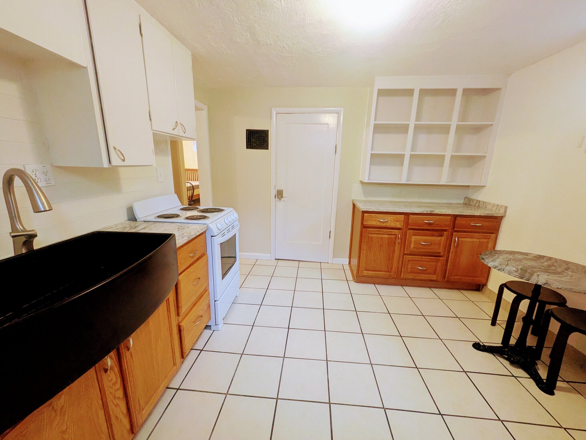 Ample storage space in kitchen - 414 N Avenue E Ave