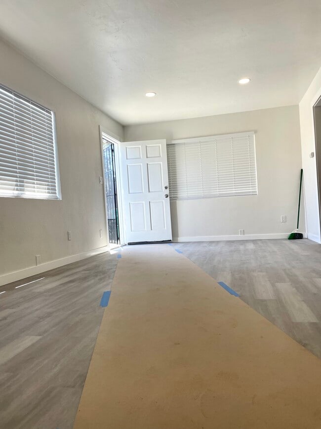 Building Photo - 4328 Poplar St