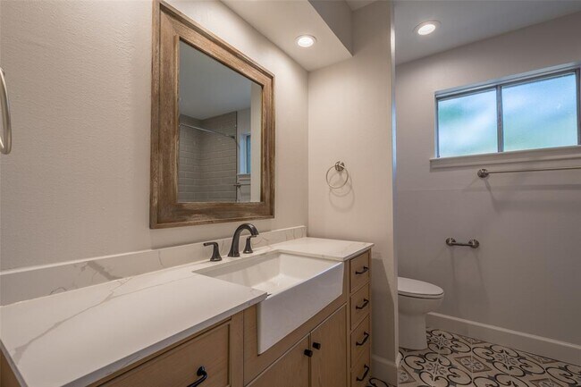 Building Photo - 3515 Lake Ridge Bend