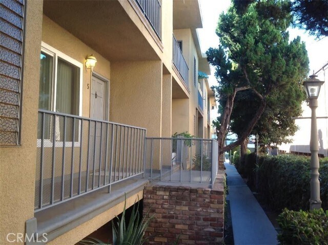 Building Photo - 703 E California Blvd