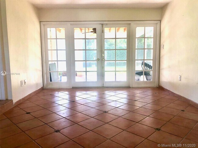 Building Photo - 5760 SW 51st St