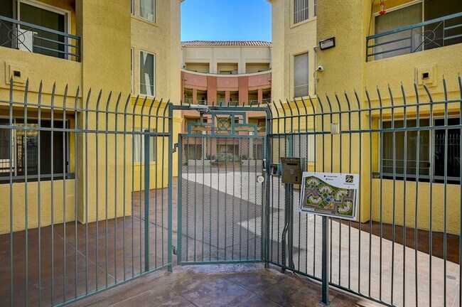 Building Photo - 210 E Flamingo Rd