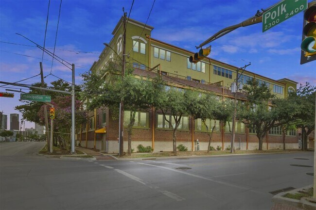 Building Photo - 2323 Polk St