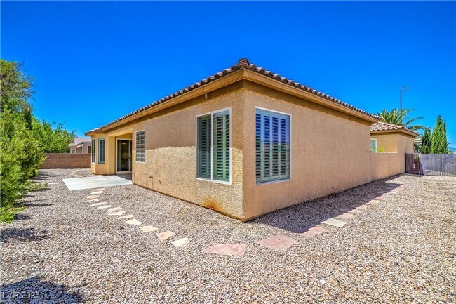 Building Photo - 2180 Waterton Rivers Dr