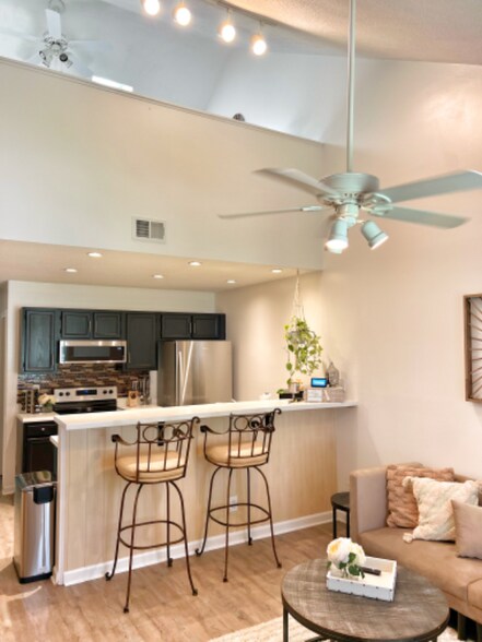 Building Photo - 2109 Alpine Rd